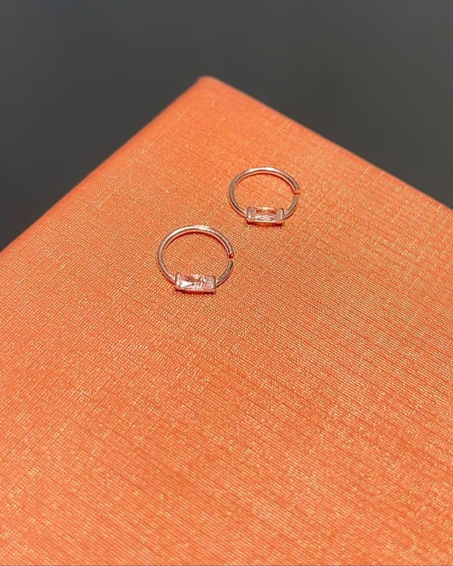 Piercing hélix quadrado